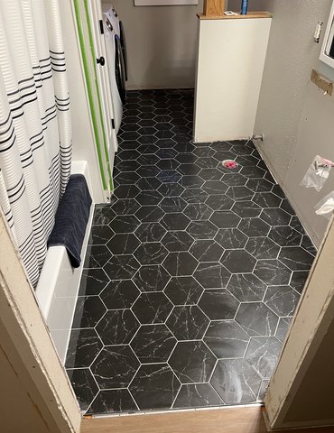 Welcome to B&D Flooring Inc in Grafton, ND, your hometown flooring store. | Check out our extensive gallery of Bathroom renovations! | 701-352-0092